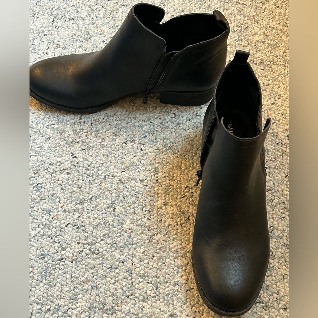 Black Vegan Leather Booties Sz 8
